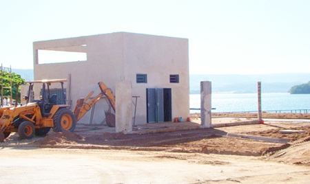 PRAÇA DA PONTA DA PRAIA RECEBE QUIOSQUE, GUIAS E CALÇADAS